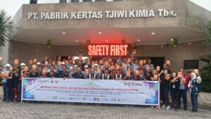 Jadi Tradisi, PT Tjiwi Kimia Berbagi 7000 Takjil Pakai Kantong Kertas Ramah Lingkungan